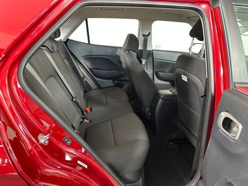 Used 2025 Hyundai Venue SE image 27