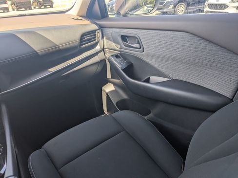 Used 2023 Nissan Rogue S AWD/4WD image 17