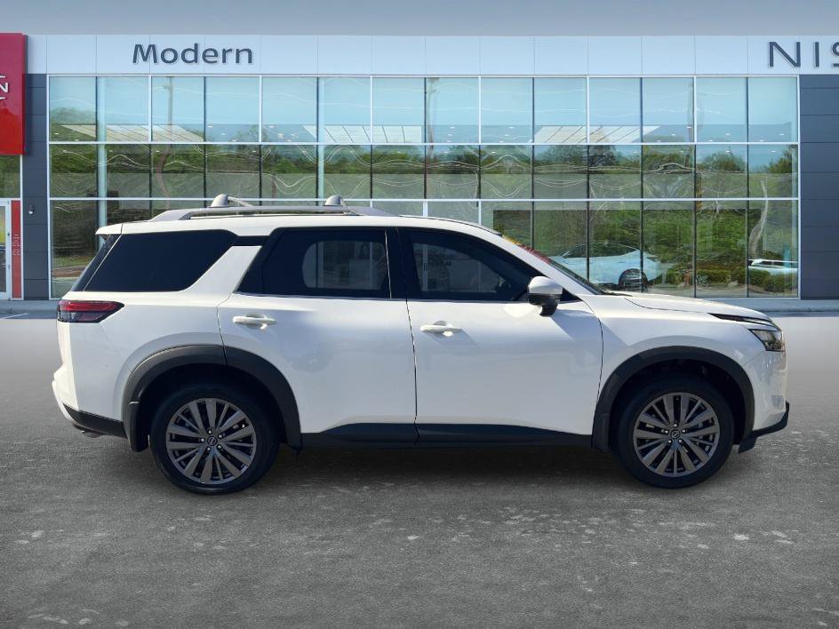 Certified 2025 Nissan Pathfinder SL w/ SL Premium Package FWD image 4