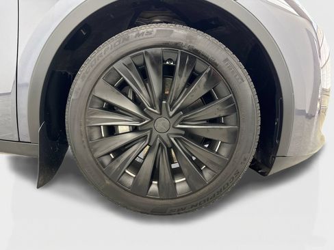 Used 2023 Tesla Model Y Long Range AWD/4WD image 48
