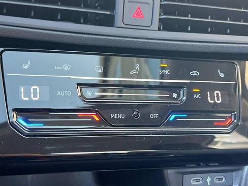New 2026 Volkswagen Jetta SE FWD image 19