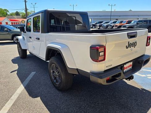 New 2026 Jeep Gladiator Sport AWD/4WD image 30