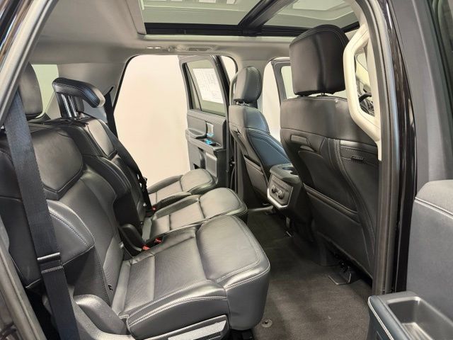 Used 2025 Ford Expedition Max Platinum AWD/4WD image 27
