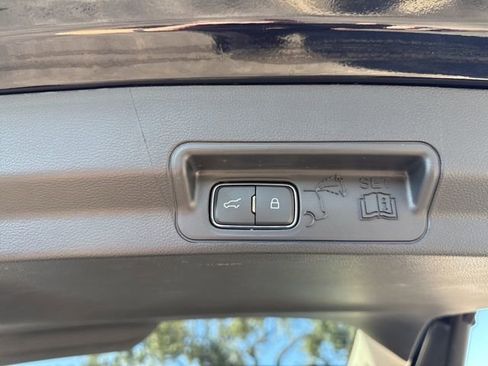 Used 2025 Ford Explorer Active image 11