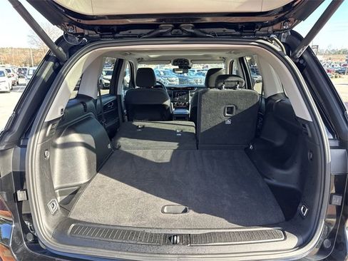 Used 2023 Jeep Grand Cherokee Laredo w/ Luxury Tech Group I image 28