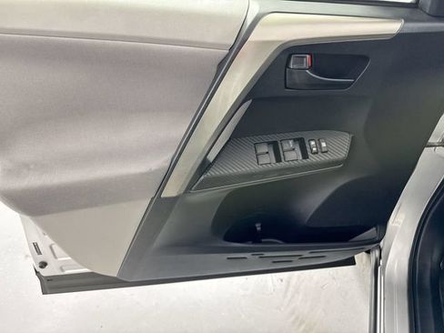 Used 2013 Toyota RAV4 LE FWD image 19