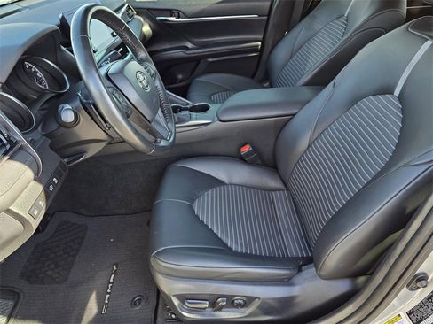 Used 2022 Toyota Camry SE image 12