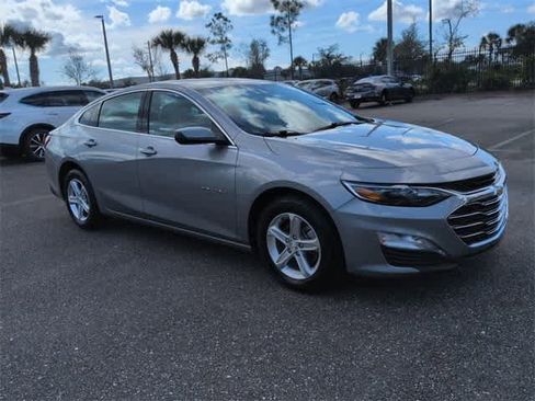 Used 2023 Chevrolet Malibu LT image 2