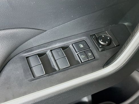 Used 2020 Toyota RAV4 XLE Premium image 15