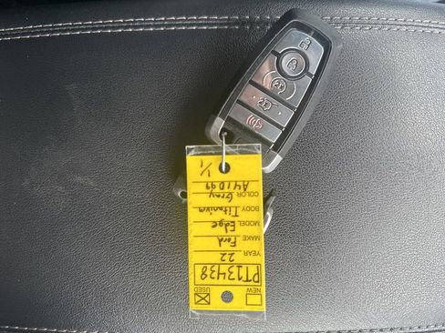 Used 2022 Ford Edge Titanium AWD/4WD image 12