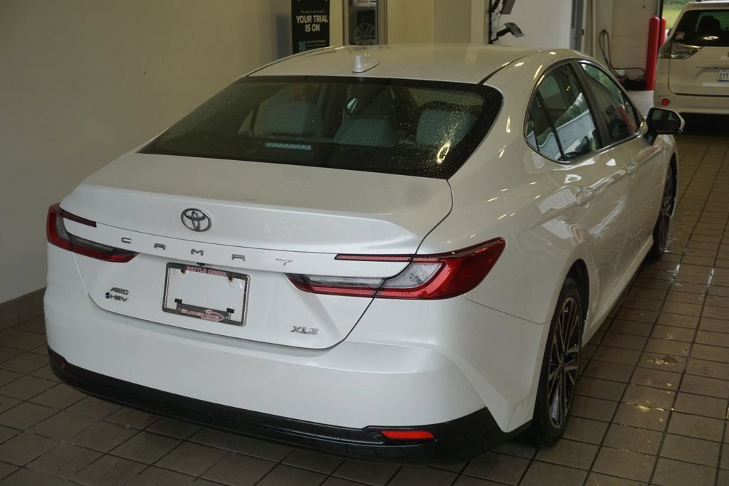 Used 2025 Toyota Camry XLE AWD/4WD image 14