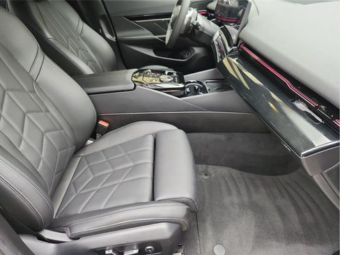 Used 2024 BMW 530i RWD image 29