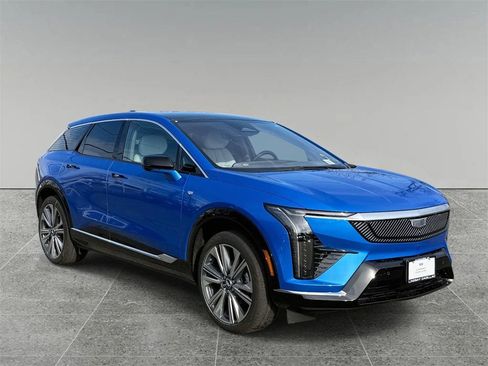 New 2026 Cadillac Optiq Luxury 2 image 8