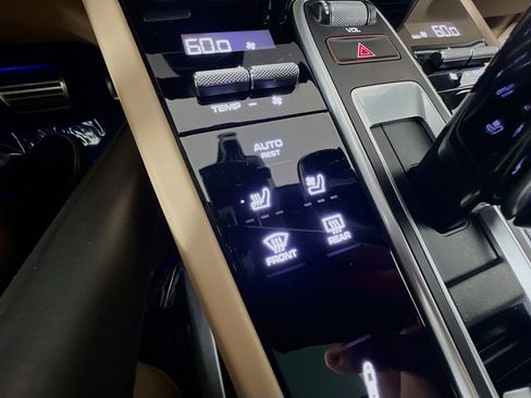 Used 2023 Porsche Cayenne S image 21