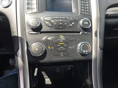 Used 2017 Ford Fusion SE FWD image 20