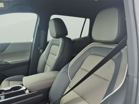 New 2026 Chevrolet Equinox LT w/ Convenience Package II FWD image 16