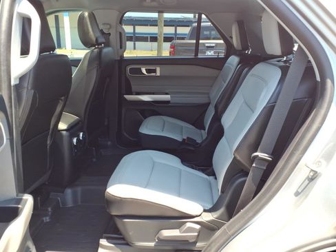 Used 2021 Ford Explorer XLT w/ Equipment Group 202A RWD image 24