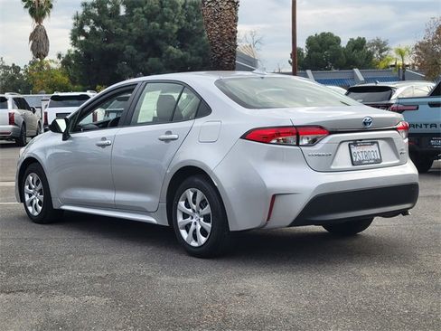 Used 2025 Toyota Corolla LE image 2