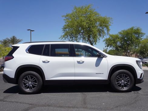 New 2025 GMC Acadia Elevation image 2