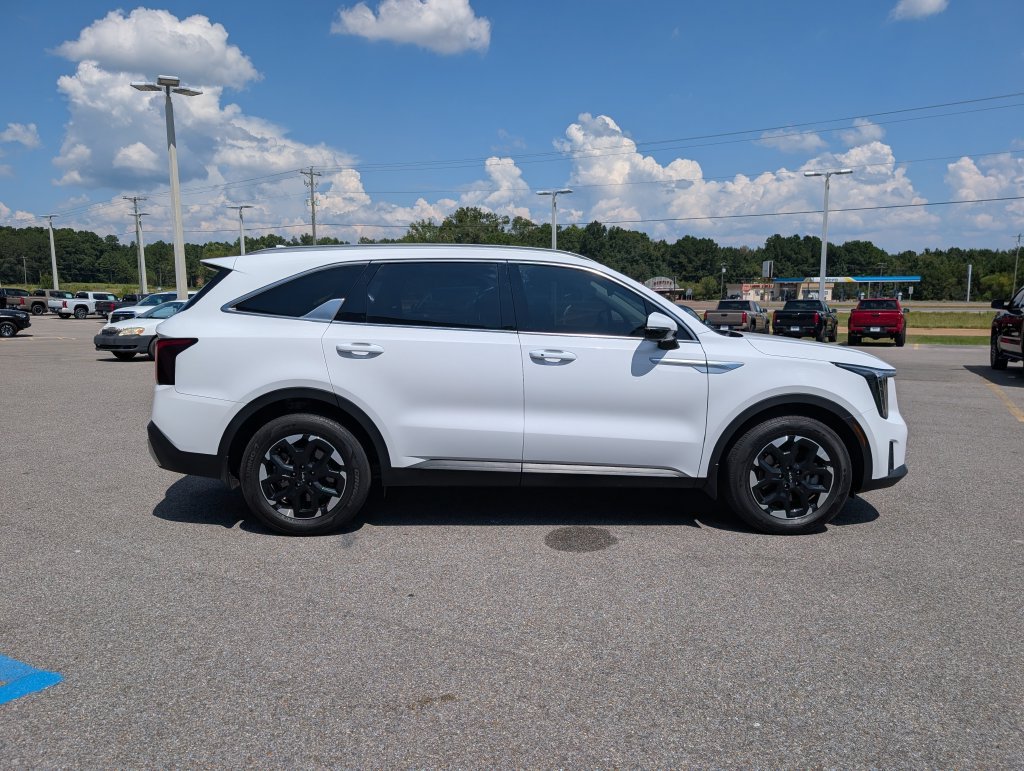 Used 2025 Kia Sorento S FWD image 6