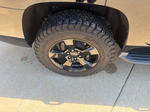 Used 2020 Chevrolet Tahoe LT w/ Texas Edition Package RWD image 9