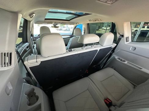 Used 2024 Volkswagen Atlas SE FWD image 19