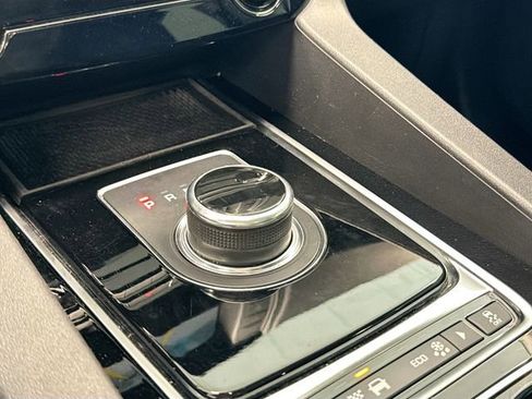 Used 2017 Jaguar F-PACE Premium image 15