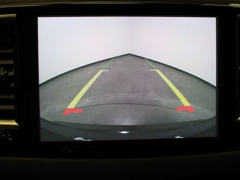 Used 2024 Chrysler Pacifica Touring-L FWD image 27