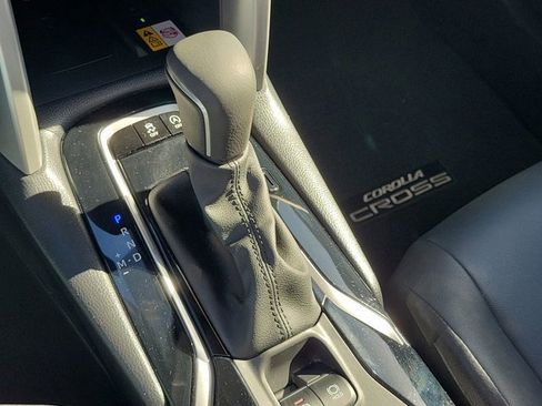 Used 2023 Toyota Corolla Cross XLE image 25