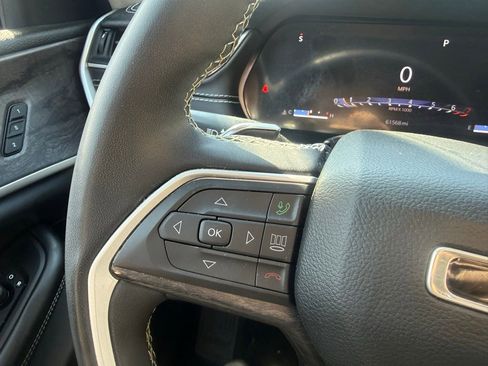 Used 2023 Jeep Grand Cherokee Limited AWD/4WD image 16