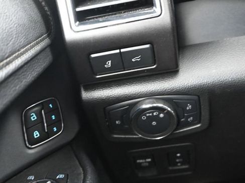 Used 2020 Ford Expedition Limited RWD image 14