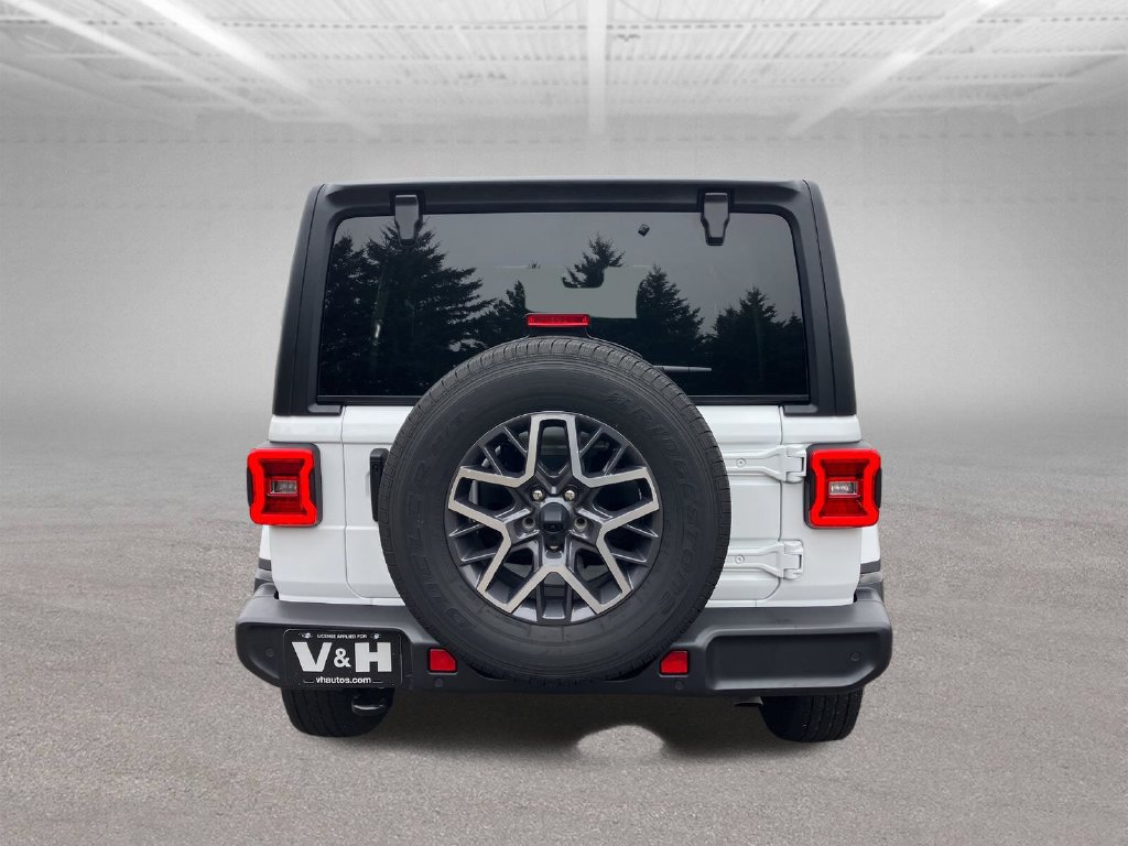 Used 2024 Jeep Wrangler Unlimited Sahara w/ Technology Group AWD/4WD image 3