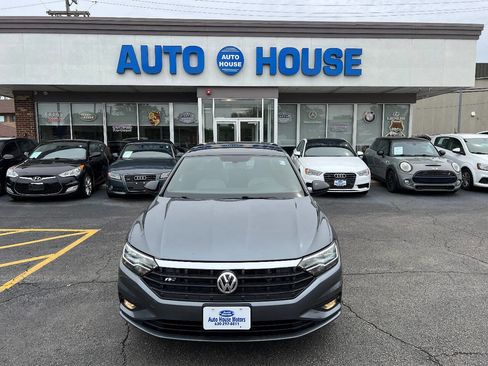 Used 2019 Volkswagen Jetta R-Line FWD image 2