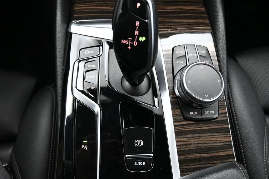 Used 2023 BMW 540i w/ Convenience Package RWD image 22