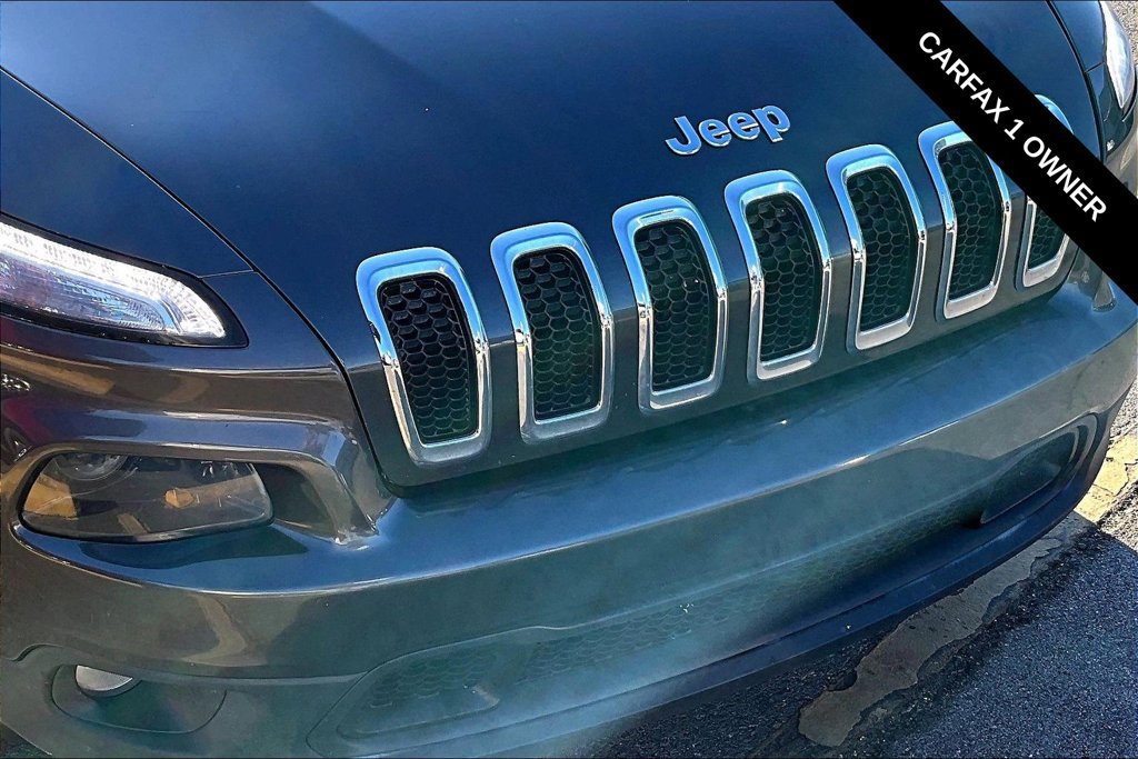 Used 2016 Jeep Cherokee Latitude w/ Safety/Convenience Group AWD/4WD image 31