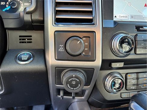 Used 2017 Ford F150 Platinum w/ Equipment Group 701A Luxury image 36