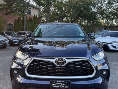 Used 2022 Toyota Highlander LE