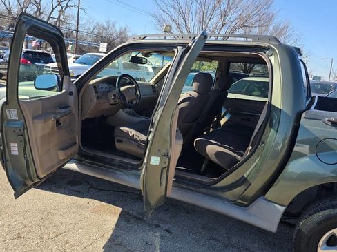 Used 2002 Ford Explorer Sport Trac 4x4 image 8