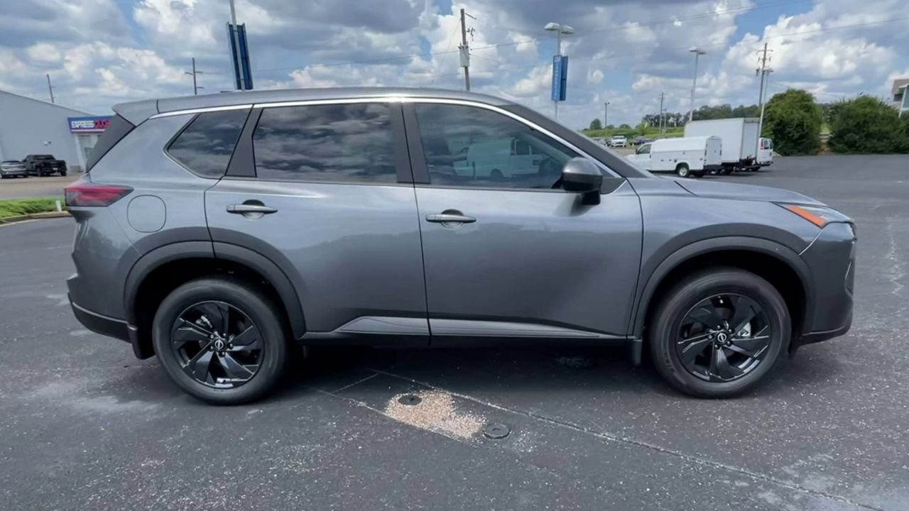 Used 2026 Nissan Rogue SV FWD image 9