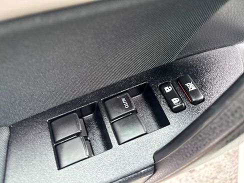 Used 2015 Toyota Corolla L image 12