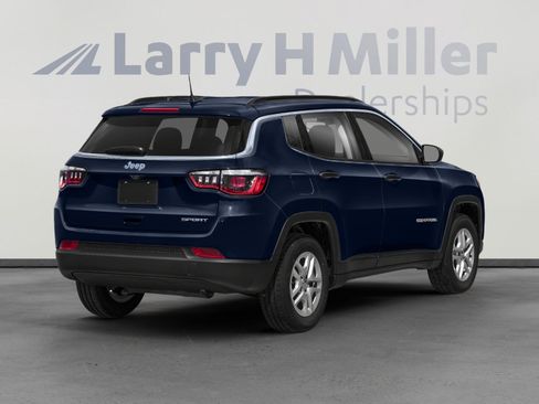 Used 2021 Jeep Compass Latitude FWD image 2