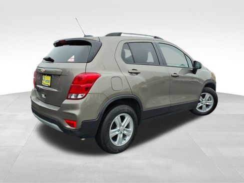 Used 2022 Chevrolet Trax LT w/ LT Convenience Package image 10