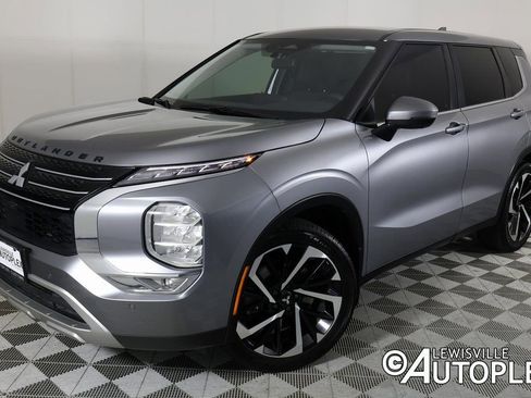 Used 2024 Mitsubishi Outlander SE image 1