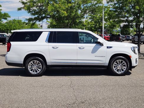 Used 2023 GMC Yukon XL SLT AWD/4WD image 41