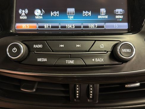 Used 2019 Buick Envision Essence FWD image 32
