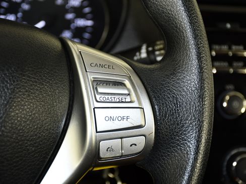 Used 2015 Nissan Rogue S AWD/4WD image 21