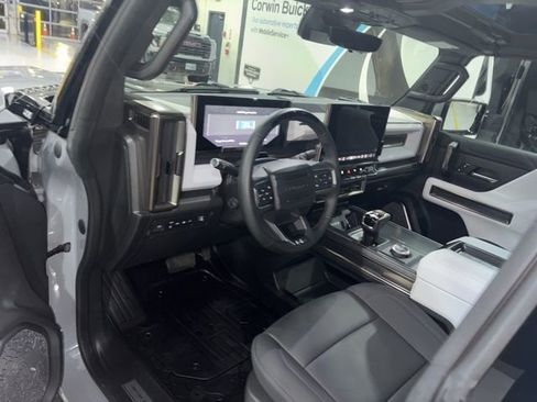 Used 2025 GMC Hummer EV 2X image 10