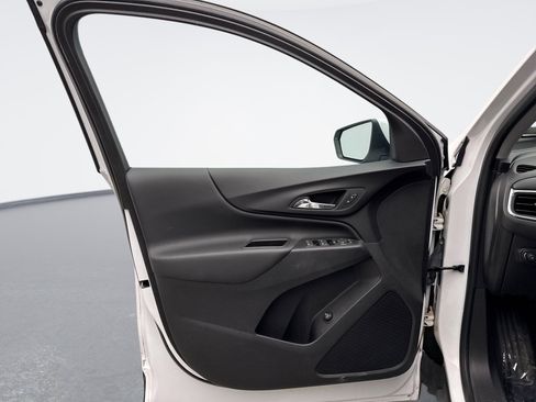 Used 2022 Chevrolet Equinox LT image 9