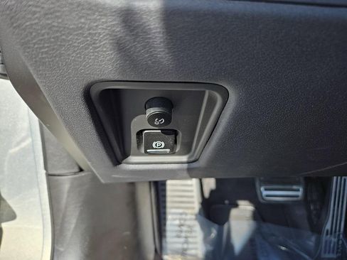 Used 2023 Chevrolet Corvette Stingray w/ Z51 Performance Package image 11