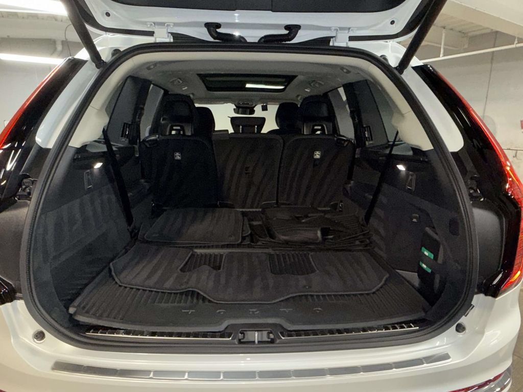 Certified 2025 Volvo XC90 T8 Plus w/ Protection Package Premier AWD/4WD image 17